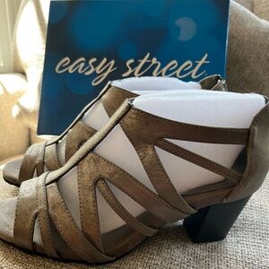 Brand New in Box - Easy Street Dressy Sandals Wide Width Size 9.5